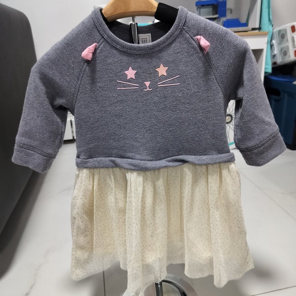 Selling a used Baby Gap Dress Size 18/24 Months